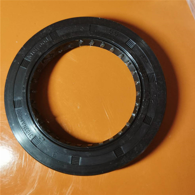 صورة تصنيع سجل زيت العجلة الأمامية لـ Yuejin NJ1038 3028 قطع غيار الشاحنات